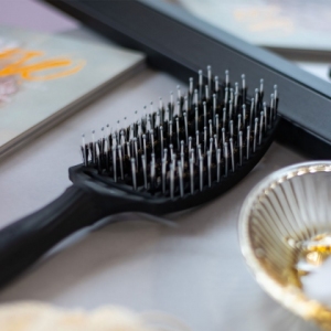 Olivia Grden Fingerbrush četka za kosu black combo crna m Olivia Grden Fingerbrush četka za kosu black combo crna m